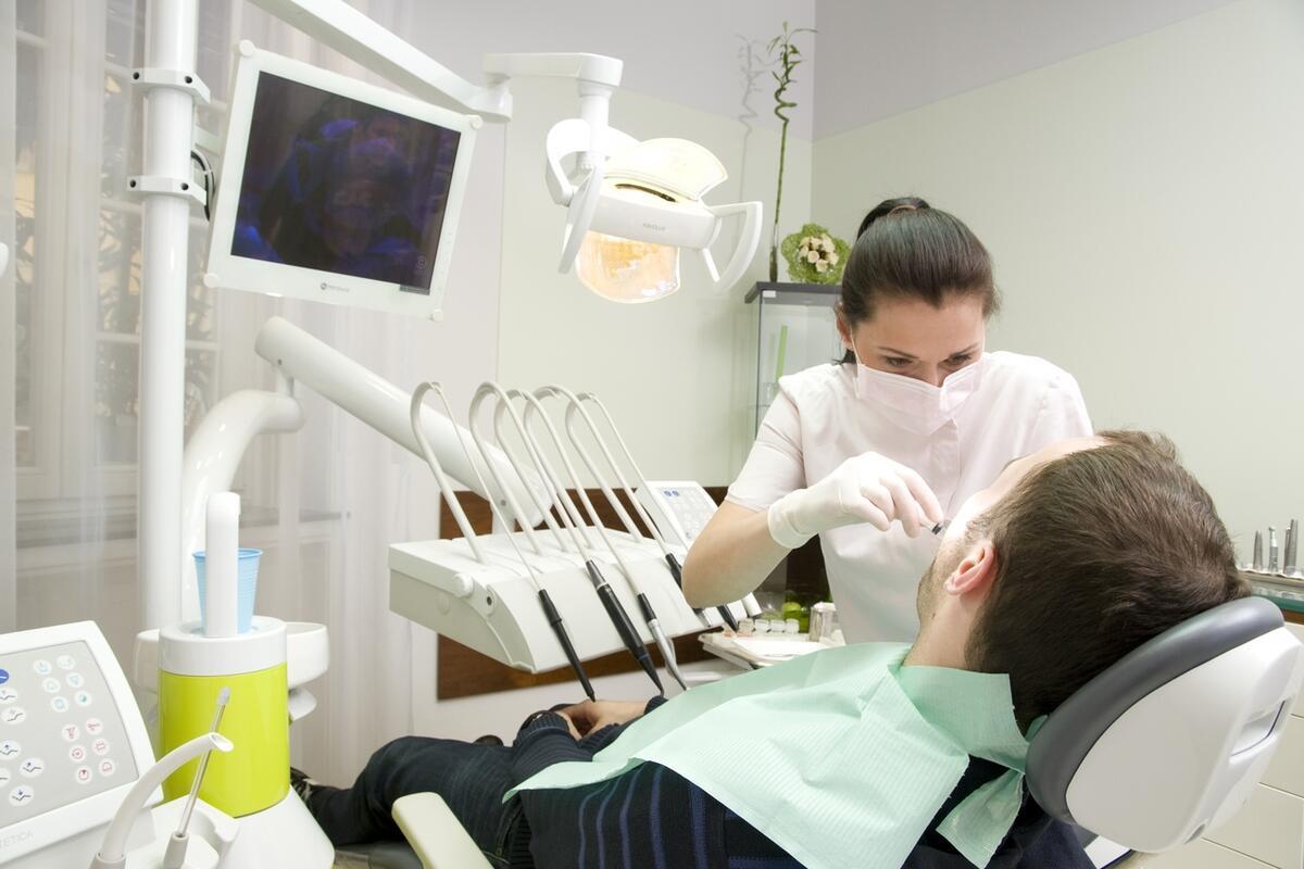 Fogorvos Budapest - Budapesten a fogorvos választás nagyon nehéz feladat, hiszen Budapesten olyan sok a rendelő és a fogorvos, hogy nehéz választani. Az alábbi cikk segít azonban jó döntést hozni, ha Budapesten keresel jó fogorvost! 
