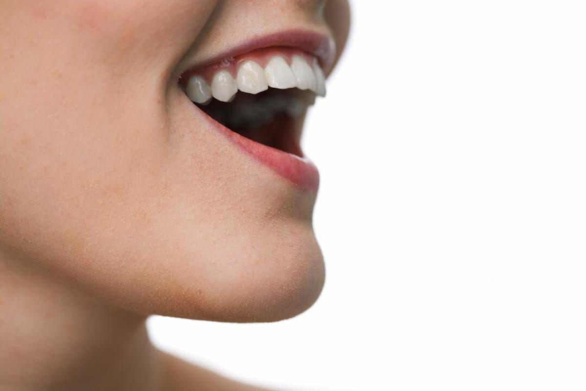 Mi a cirkónium? - Cirkónium a megfelelő korona alapanyaga a fogászatban. Mi a cirkónium? Mi az előnye a cirkóniumnak? Szakértő fogorvosaink segítenek kiigazodni Önnek. 
