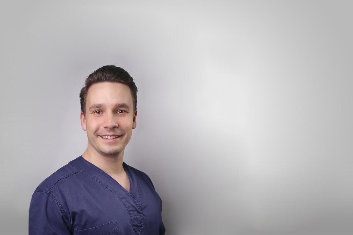 Dr. András Schandl dentist - Dentoalveolar surgeon.

Specialty: implantology, oral surgery, tooth replacement
