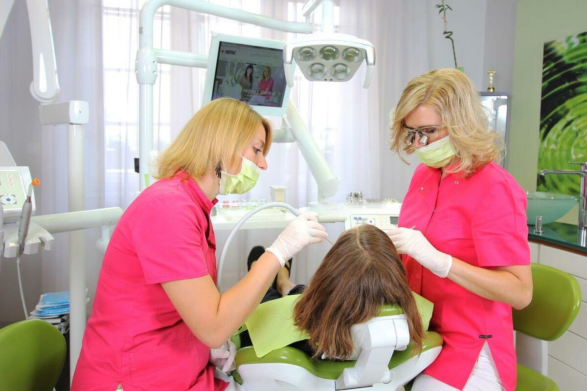 Fogínygyulladás kezelése - Ínyvérzés? Ínyduzzanat? A fogínygyulladás kezelésében segítünk Önnek a Móricz Dental Fogászatán szakértő fogorvosainkkal és modern fogászati eszközeinkkel. 
