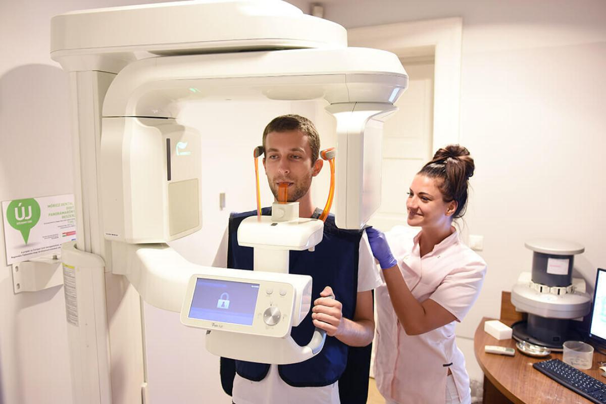 Fogászati diagnosztika Budapest - A legalaposabb fogászati diagnosztika Budapesten a Móricz Dental Fogászatán 3D fogászati CT-vel, és 3D digitális fogászati panoráma röntgenfelvétellel, hogy a leghatékonyabb kezelési tervet kaphassa. 
