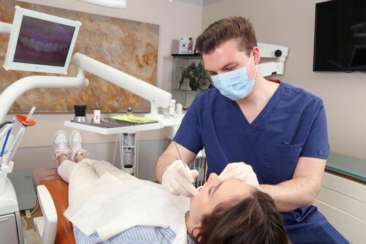 Fogkorona típusok: útmutató a tökéletes fogpótláshoz - Ismerje meg a fogkorona típusok előnyeit és válassza az Önnek megfelelőt! A Móricz Dental modern technológiával és szakértelemmel segít visszanyerni mosolyát!
