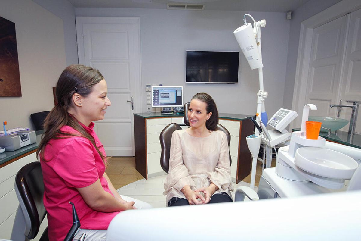 Dentálhigiénikus Budapest - Móricz Dental Fogászati Klinika - Profi dentálhigiénikus szolgáltatás Budapesten a Móricz Dental Fogászati Klinikán! Fogkőeltávolítás, fogfehérítés és szájhigiénés tanácsadás a legmodernebb eszközökkel.
