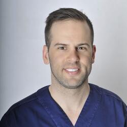 Dr. Grosz János fogorvos - Fogszakorvos - restauratív specialista

 

Specialitás: esztétikai fogászat, esztétikus fogpótlások

