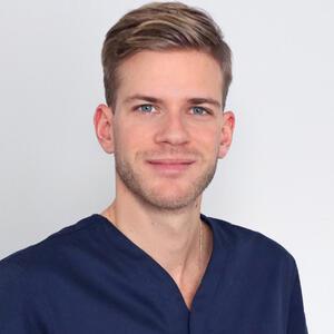 Dr. Koltay Miklós fogorvos - <p>Specialitás: esztétikus tömés,<br />
esztétikus fogpótlások</p>
