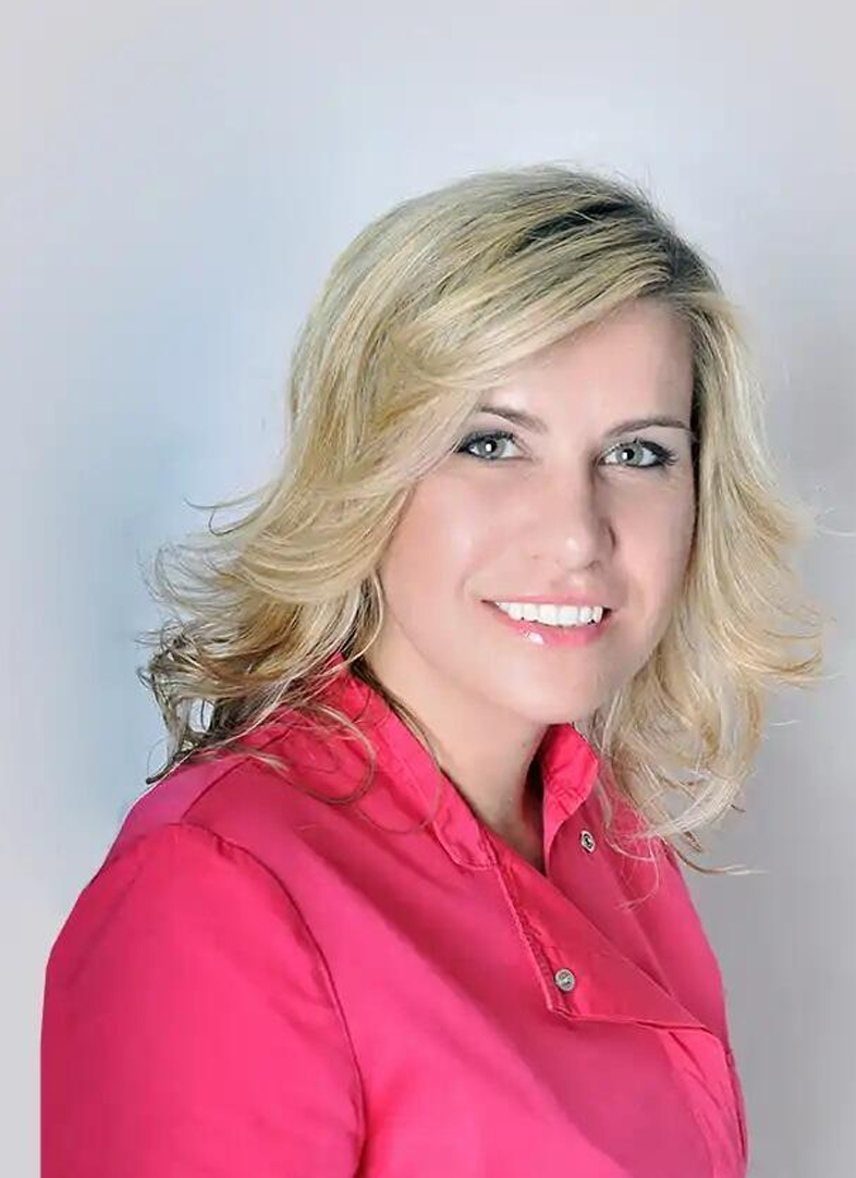 Dr. Simó Anett