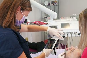Felnőttkori fogszabályozás Budapesten modern dentálfotózással