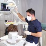 Fogászati implantátumra helyezett fogpótlás - Móricz Dental