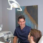 Szájsebészeti és implantációs beavatkozások fájdalommentesen
