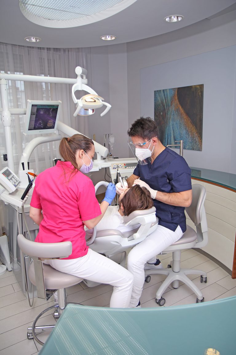 Szájsebészeti és implantációs kezelések